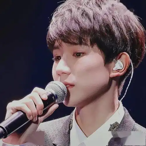 王源星辰大海不抵你眼中的光