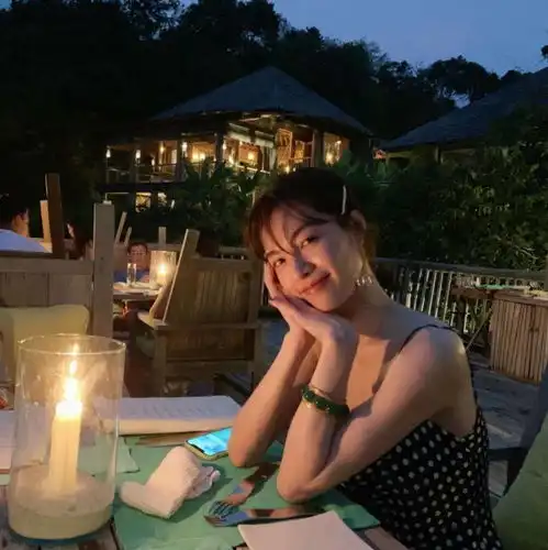 纯欲系女生身材照头像真