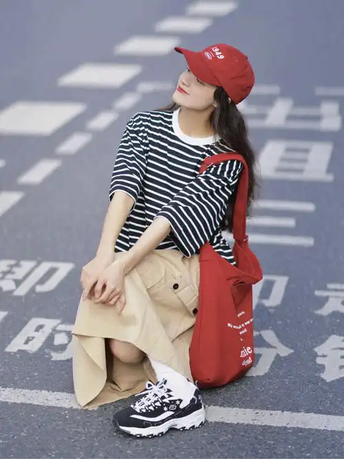 时尚和大牌没啥关系,颜色搭配对了,依然能穿出高级感,漂亮大气