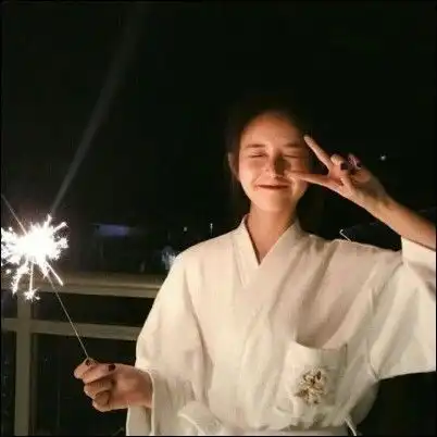 超美的少女烛光系头像,那么特别的头像,麻溜的换上吧