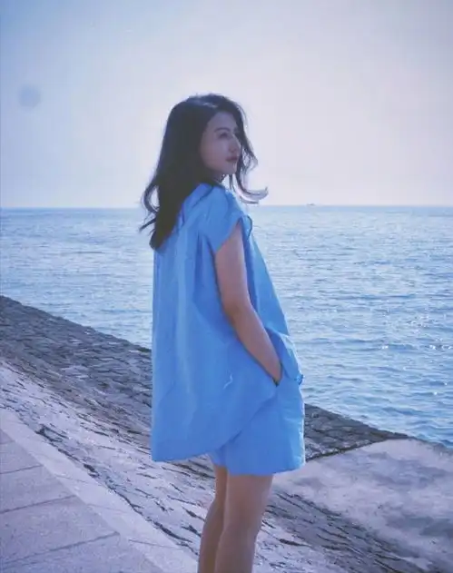 高圆圆妥妥温柔系女神3套穿搭简洁大方,大海蓝自带高级感