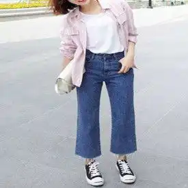 浅蓝色裤子配什么颜色上衣好看,浅蓝色裤子配什么上衣,浅蓝色裤子搭配上衣图七丽女性网