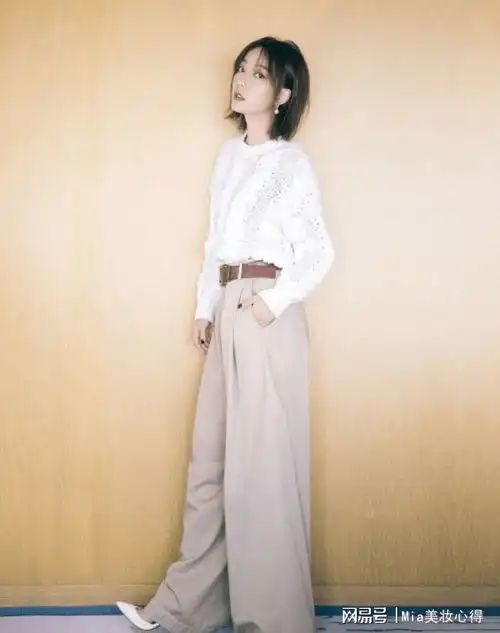 皮肤偏黄的女生,夏天多穿这些高级色,显白气色好