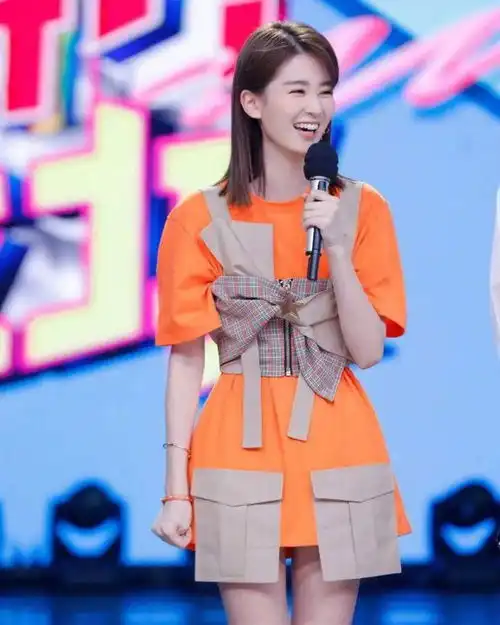 活力感配色别穿正红了,太容易显老今夏这种颜色才减龄流行