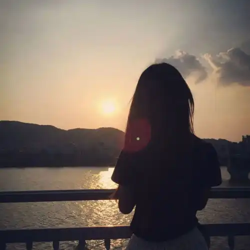 头像盼你回眸一笑,美女背影头像,超好看