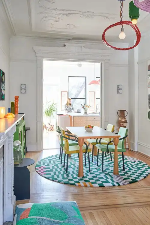 在客厅种一棵巨型郁金香,设计师的房子当然要好看又好玩