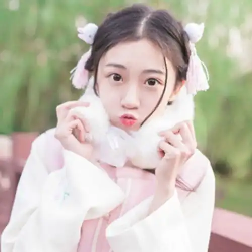 噘嘴古装萌妹子