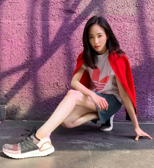 粉红色系头像女生张钧甯