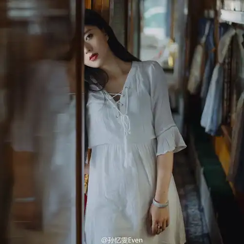 禁欲系女生打扮美女头像