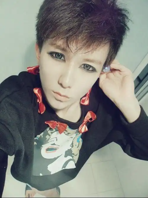 亲们,给发几张女生头像,要欧美点的讷