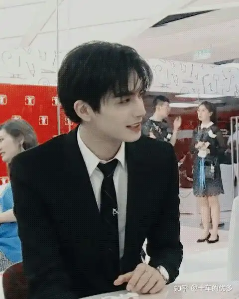 奶狗系列男生头像大小姐