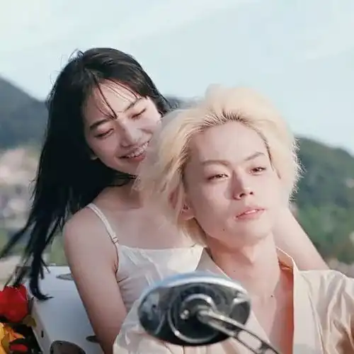 每日头像我们一起私奔到月球吧