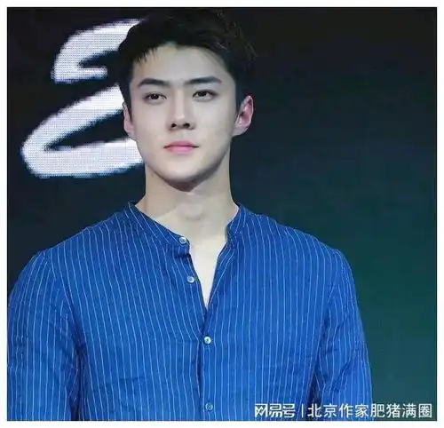 吴世勋自带贵族气质,可奶可盐可甜,阳光帅气迷人十足呢