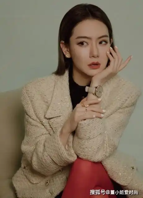 戚薇好少女,粉红色造型年轻活力,洋气十足