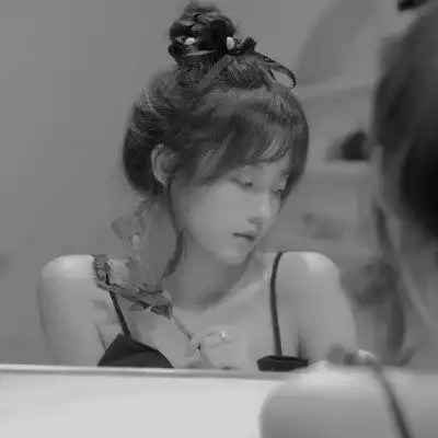 黑白头像女唯美高清图片