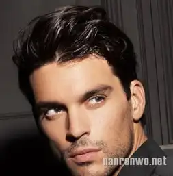 男生露额发型简洁利落显清爽