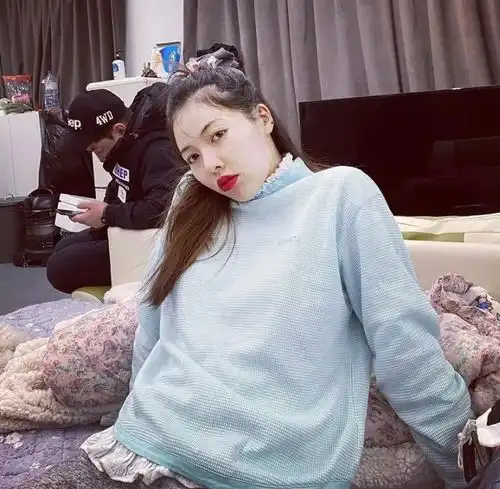 告别黑白灰,2020年春夏流行色,承包你的复工look