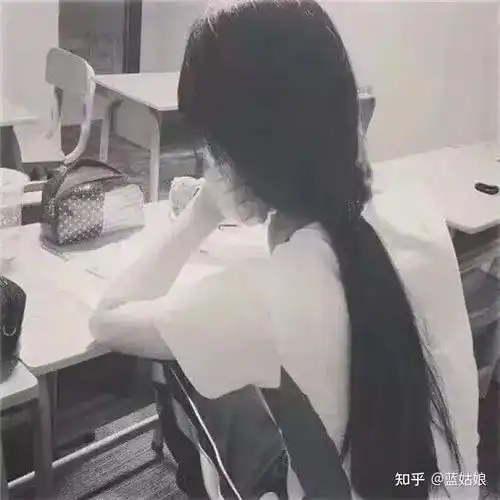 卡通校服背影头像女生