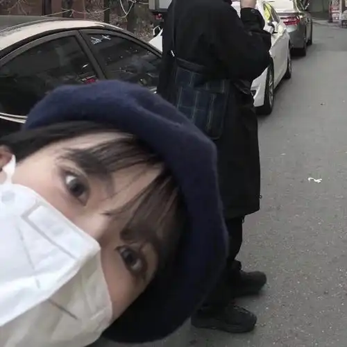 网易云音乐热评几个人真心喜欢你啊,只不过看你照片长得有点姿色就跟你聊聊,聊不动就