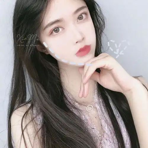 有没有什么绿色系美瞳推荐自然一点的,最好是墨绿色