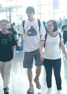 别嘲笑林更新啦他既能机场穿大裤衩,也能西装加身帅哭九亿少女