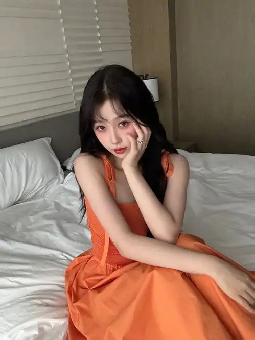虞书欣穿橙色吊带连衣裙元气少女甜美可爱