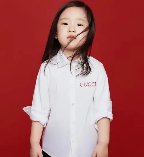 王智晒3岁女儿生日照,小宝贝长相随了妈,下一个秋雅女神