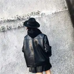 最新版2018超拽帅气女生背影头像用自己喜欢的方式去过一生