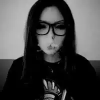 qq头像女生带黑眼镜框