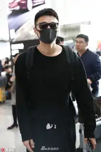 组图李荣浩机场全黑look走起禁欲系黑超遮面气场全开