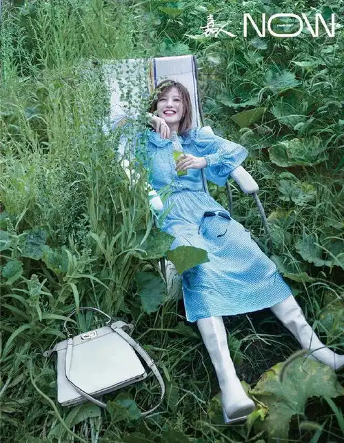 44岁赵薇古灵精怪,混搭风御姐范少女系,每一个造型都很特别