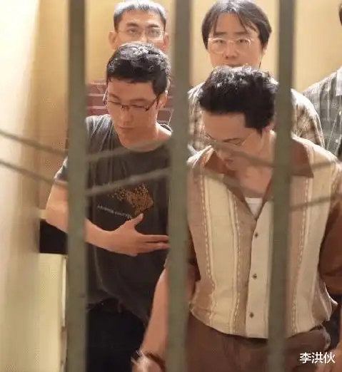 孤注一掷全员假戏真做,王传君的眼神吓坏金晨,张艺兴被真打了
