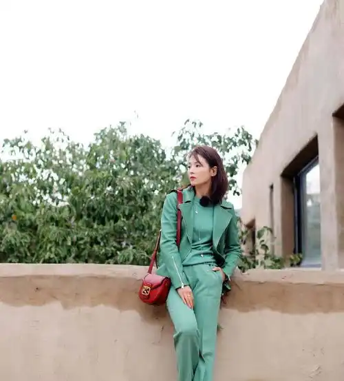 刘涛美起来真高调,凭穿搭喜提2次热搜,气质好衣品更是好