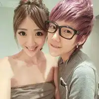 95后qq情侣头像爱成为你在我这放肆的筹码