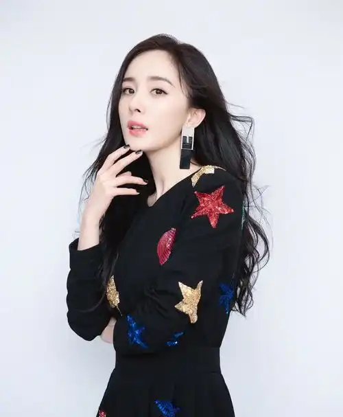 现在异性缘好的美女,都长得比较狐颜系,像杨幂一样气质惊艳