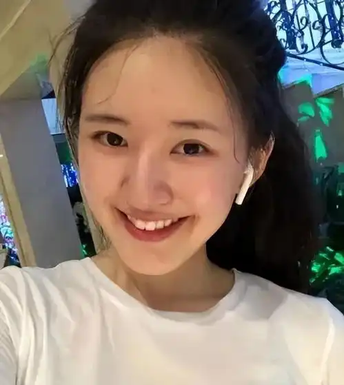 赵露思的网红妆遭质疑,她到底整没整