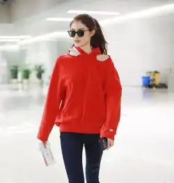 是时候穿卫衣了,太时髦