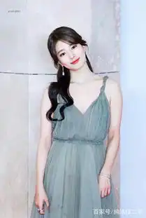 裴秀智现身2018aaa颁奖礼,灰绿色长裙仙气十足,疑是仙女下凡