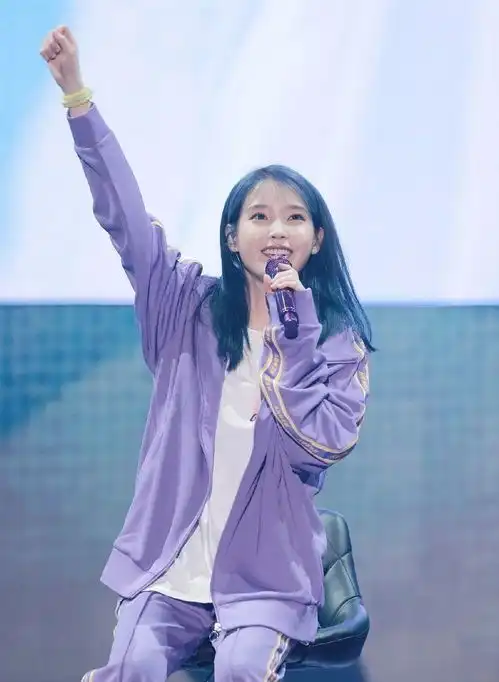 气质紫色穿搭太美了,李知恩这几身穿搭甜美温柔,有元气少女感