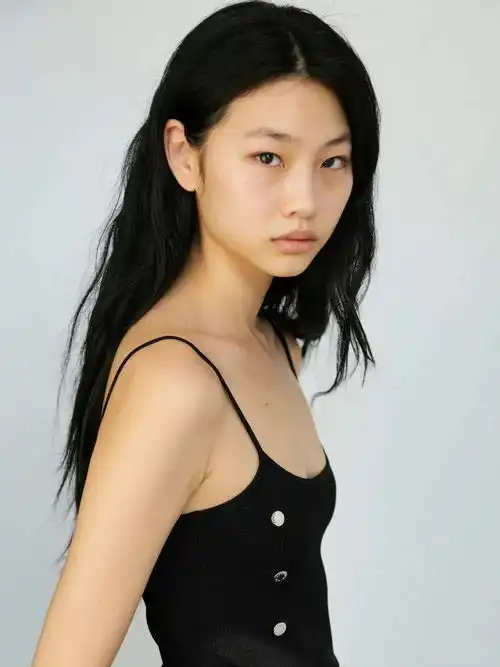 看完鱿鱼游戏,爱上了清冷系美人