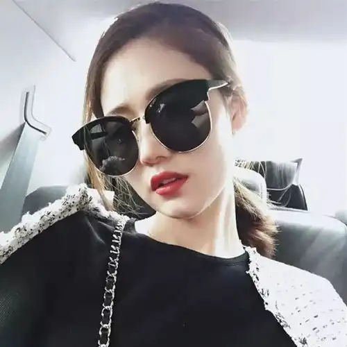 qq头像短发女生戴眼镜
