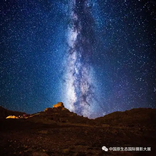 日月光华璀璨星河