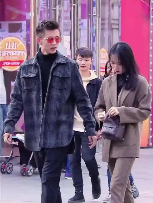 突然发现小姐姐们不只穿粉色好看,穿西装也好看呢