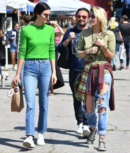 时髦女孩圣诞季的穿搭色彩手册