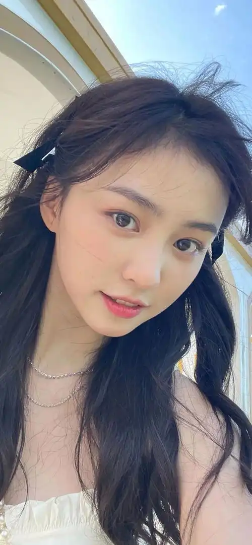 韩系纯欲风少女,清新活力原相机自拍