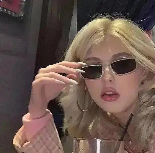 今日头像前方有光我们理应不要回头