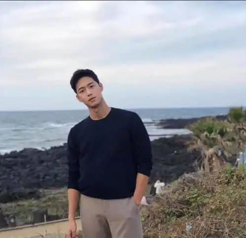 长腿小哥哥长得高大阳光,不管什么样的风格都能hold住