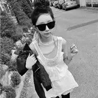 可爱妩媚的女生qq黑白头像变得更精彩