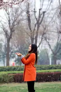 女孩的表情不错绿色清新人像外拍