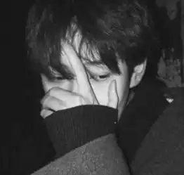 帅气黑白男生头像